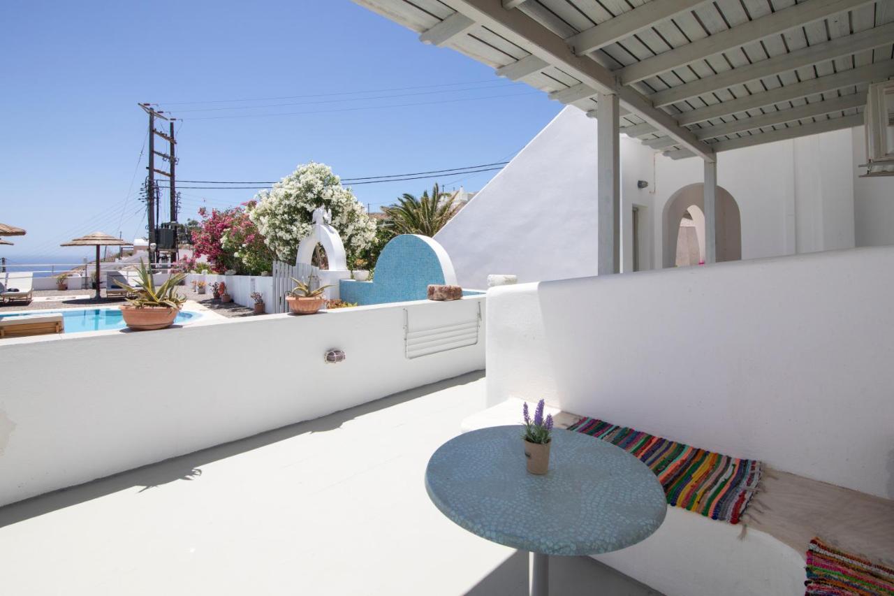 Thira'S Dolphin Aparthotel Akrotírion Exterior foto